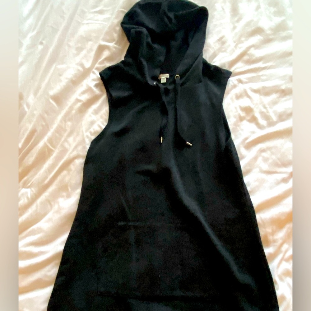 Guess sleeveless long sweater tee with hood. Size M grey